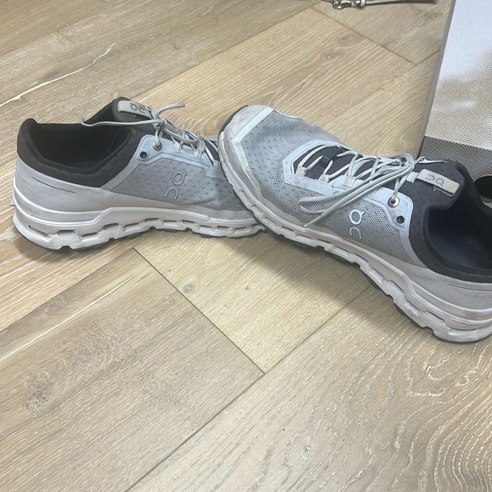 ON Helion mens tennis shoes